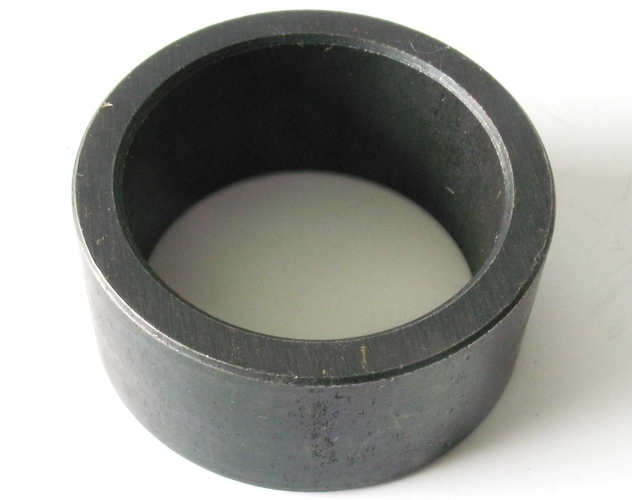 купить Втулка проставочная конической шестерни выходн.вала двигателя, сталь