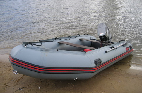 Резиновая лодка с мотором